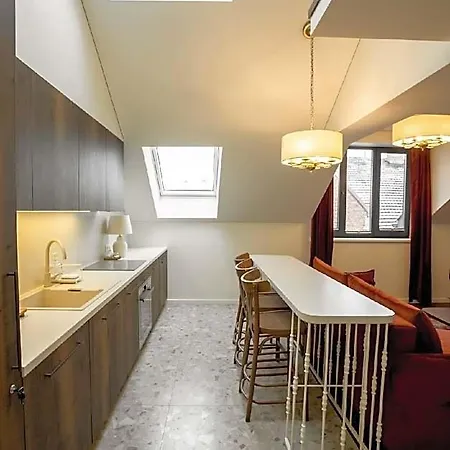 Hotel Loft: 27 Center Of 3*