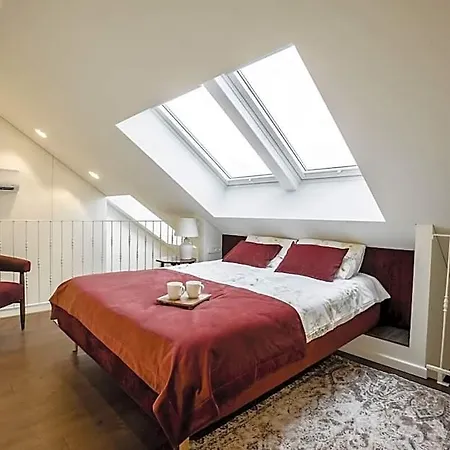 Hotel Loft: 27 Center Of